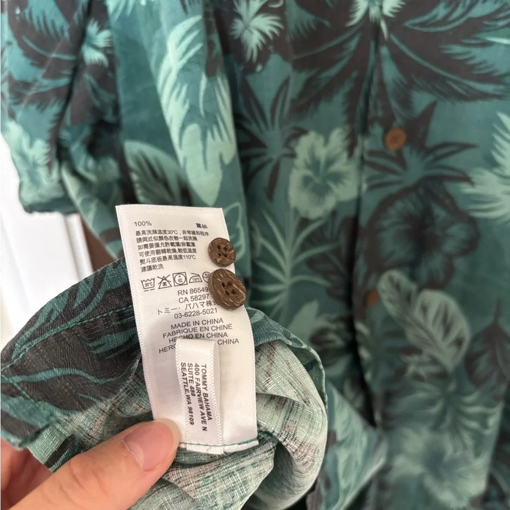 Tommy Bahama Men’s Green Hawaiian Tropical Short Sleeve 100% Silk Button Shirt - Picture 4 of 5